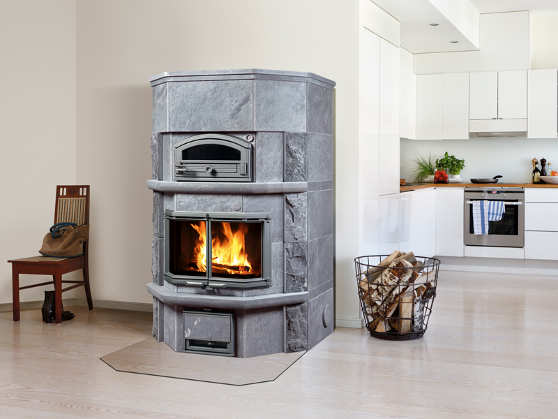 Massiv varmelagrende klebersteinsovn med bakerovn